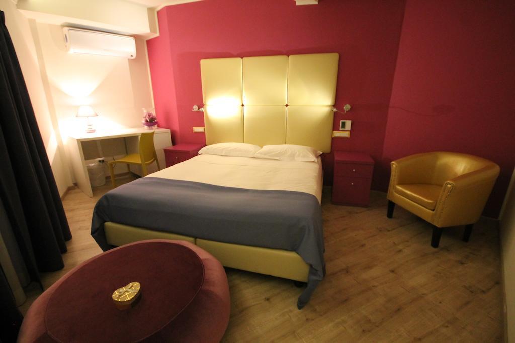 Tango Hotel Roma Quarto foto